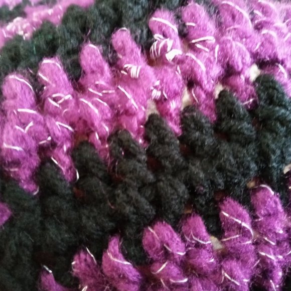 Beetlejuice-inspired scarf - Picture 7 of 9